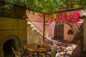 Lefkada Town Traditional House / Cozy Yard